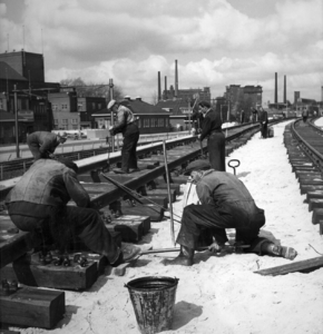 156407 Afbeelding van de werkzaamheden ten behoeve van de aanleg van het hoogspoor te Eindhoven, ter hoogte van de ...