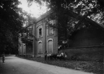 78420 Gezicht op het voor afbraak bestemde Tuinhuis aan de Pelmolenweg te Utrecht. Het Tuinhuis behoorde tot het ...