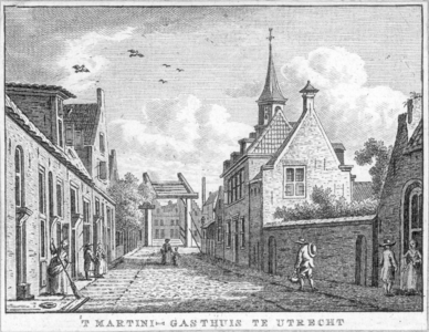 38361 Gezicht in de Herenweg te Utrecht met rechts het St.-Maartensgasthuis en op de achtergrond de ophaalbrug over de ...