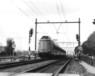 151080 Afbeelding van een electrisch treinstel plan Z (ICM-0) van de N.S. nabij Deurne.