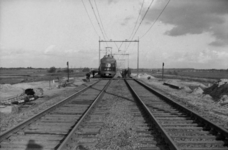 164308 Gezicht op de spoorlijn ter hoogte van Oudewater, tijdens de werkzaamheden ten behoeve van de baanverzwaring ...