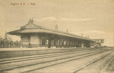 162883 Gezicht op het S.S.-station Ede te Ede.N.B. Het station heet sinds 22-5-1937 Ede-Wageningen.