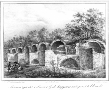 36737 Gezicht op de gedeeltelijk afgegraven stadwal en de daarbij zichtbaar geworden stadsmuur te Utrecht ten westen ...