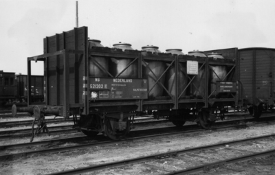 162025 Afbeelding van de goederenwagen (pottenwagen) nr. 521 302 van de N.S. voor Verdugt's Industrie- en ...
