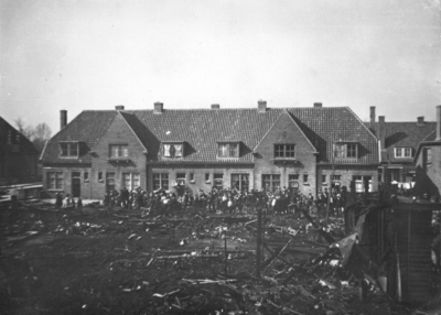 121432 Afbeelding van het terrein aan de Magnoliastraat te Utrecht waar door een brand een complex houten noodwoningen ...