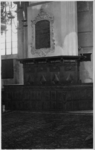 123883 Interieur van de Jacobikerk te Utrecht: zitbank.