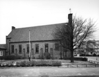 71674 Gezicht op de zijgevel van de Mattheuskerk (H. van Tussenbroekplantsoen 1A) te Utrecht.