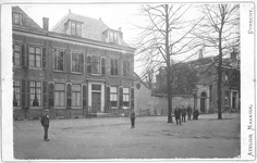 59397 Gezicht op de voorgevel van het voor de bouw van de Studentensociëteit P.H.R.M. afgebroken huis (Janskerkhof 14) ...