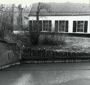 92237 Gezicht over de Kromme Rijn op de achtergevel van het huis Dorpsstraat 4 te Bunnik.