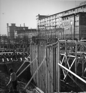 156405 Gezicht op het in aanbouw zijnde viaduct aan de Beukenlaan te Eindhoven.