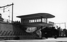 156217 Gezicht op het N.S.-station Arnhem Velperpoort te Arnhem.