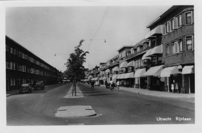 122880 Gezicht in de Rijnlaan te Utrecht, vanaf de kruising met de Waalstraat.