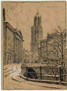 35825 Gezicht op de Oudegracht Weerdzijde te Utrecht bij de Stadhuisbrug uit het westen, met links het stadhuis, rechts ...