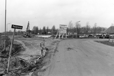 89262 Gezicht op de bocht van de Reijerscop te De Meern (gemeente Vleuten-De Meern) met links de voorbereidingen voor ...