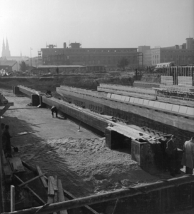 156396 Gezicht op het in aanbouw zijnde Vestdijkviaduct te Eindhoven.