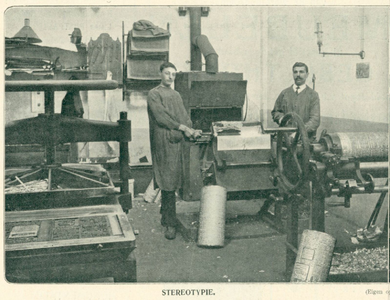 76054 Interieur van Drukkerij Het Centrum (Janskerkhof 21) te Utrecht: werkplaats voor stereotypie.