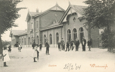 161551 Gezicht op het H.S.M.-station Winterswijk te Winterswijk.