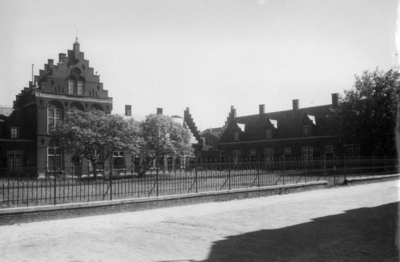 77978 Gezicht op het Speyaert van Woerdenshofje (Kerkstraat 41-73) te Utrecht.