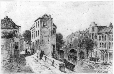 35286 Gezicht op de Oudegracht te Utrecht uit het noorden met de Gaardbrug en rechts de achterzijde van de huizen aan ...