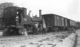 161364 Afbeelding van de stoomlocomotief nr. 7730 (serie 7700, Bello ) van de N.S. met een tram naar Gronau (Duitsland) ...