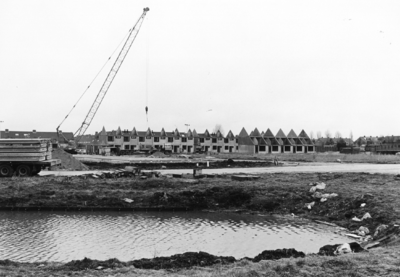 88738 Gezicht vanuit het westen op de bouw van enkele panden aan de Kameniersterlaan te De Meern (gemeente Vleuten-De ...