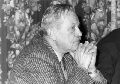 90315 Portret van de heer J.A.A.P. (Joop) Derks, secretaris/coördinator van de ondernemersvereniging ...