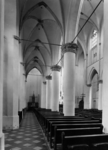 80927 Interieur van de St.-Catharinakerk (Lange Nieuwstraat 36) te Utrecht, na de restauratie: noordelijke zijbeuk met ...