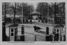 123362 Gezicht op een gedeelte van het terrein van de 4e Nederlandsche Jaarbeurs aan de Maliebaan te Utrecht.