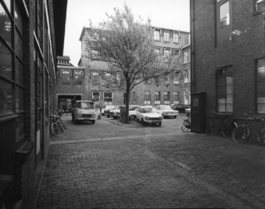 87578 Gezicht op de werkplaats en magazijnen van de Dienst van Openbare Werken van de gemeente Utrecht (Achter ...