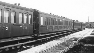 161943 Afbeelding van het rijtuig C 6813 (serie 6811-6813, ex-B 6001-6003) van de N.S. op het emplacement te Den Haag S.S.