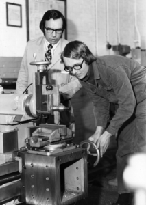 153540 Afbeelding van de werkzaamheden in de Technische School te Haarlem.