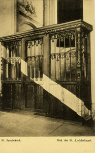 124452 Interieur van de Jacobikerk te Utrecht: afbeelding van het laatgotisch hek van de grafkapel van de familie Van ...