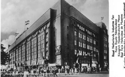 23784 Gezicht op het 1e Jaarbeursgebouw (Vredenburg) te Utrecht