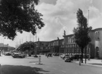 70815 Gezicht op het Stationsplein te Utrecht vanuit het noordwesten met rechts het Centraal Station.