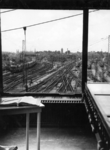 76488 Gezicht vanuit het seinhuis A op de noordzijde van het emplacement van het Centraal Station van de N.S. te Utrecht.