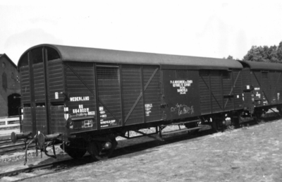 162010 Afbeelding van de goederenwagen nr. 564 902 van de N.S. (wagen voor het vervoer van vogels voor de Fa. G. ...
