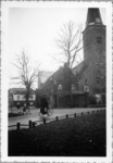 81207 Gezicht op de Geertekerk te Utrecht; gezien vanaf het Geertebolwerk met op de voorgrond de Pelmolenweg.