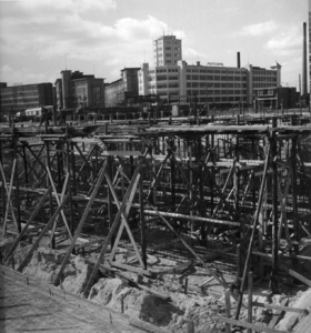 156393 Gezicht op het in aanbouw zijnde Demerviaduct te Eindhoven.