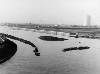 84210 Gezicht op de in aanleg zijnde Energiehaven aan het Amsterdam-Rijnkanaal te Utrecht, uit het zuidoosten.