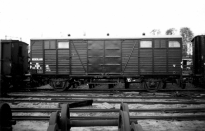 162020 Afbeelding van de fabrieksnieuwe gesloten goederenwagen (groentewagen) nr. 31401 van de N.S. bij Werkspoor te Zuilen.