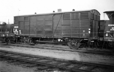 162021 Afbeelding van de gesloten goederenwagen (groentewagen) nr. 31414 van de N.S. te Utrecht.