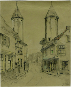 206020 Gezicht in de Langestraat te Amersfoort met de stadszijde van de twee resterende torens van de Kamperbinnenpoort.