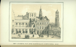 37830 Gezicht op de Stadhuisbrug te Utrecht met de huizen Klein en Groot Lichtenberg en Hasenberg en rechtsachter de ...