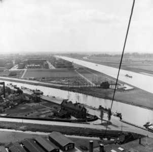 84663 Overzicht van de noordpunt van de wijk Oog in Al te Utrecht, vanaf de silo van de Tabaksfabriek, koffiebranderij, ...