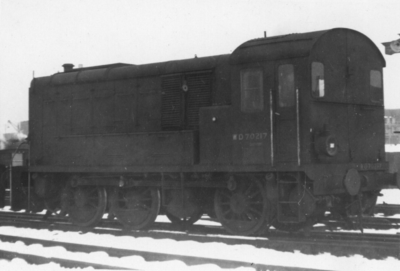 162228 Afbeelding van de diesel-electrische rangeerlocomotief nr. 70217 van het War Department te Utrecht.