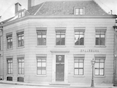 75417 Gezicht op het pand Achter de Dom 22 (Nutsspaarbank) te Utrecht.