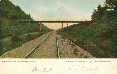 162889 Gezicht op de spoorlijn van Enschede naar Gronau, met het tweede viaduct (Esmarkerbrug).