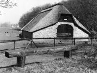 92730 Gezicht op een zij- en kopgevel van de schaapskooi Rijksstraatweg bij 9A te Leersum.N.B. De gemeente Leersum is ...