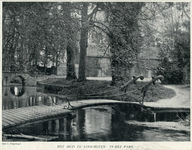 92752 Gezicht in het park van het landgoed Huis te Linschoten (Linschoterdijk 15) te Linschoten; met op de voorgrond ...