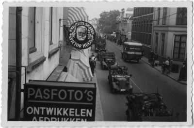124777 Afbeelding van de intocht van Duitse militairen, in de Wittevrouwenstraat te Utrecht, aan het begin van de ...